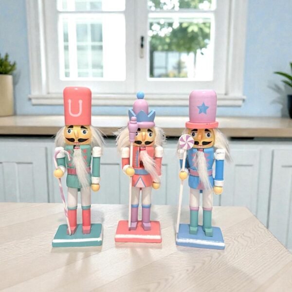 Cascanueces 16 cm pastel