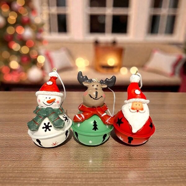 Colgante campanita de metal con figuras navideñas