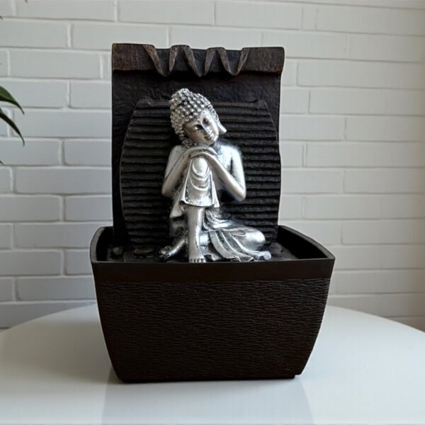 Fuente de agua Buda reposando con led